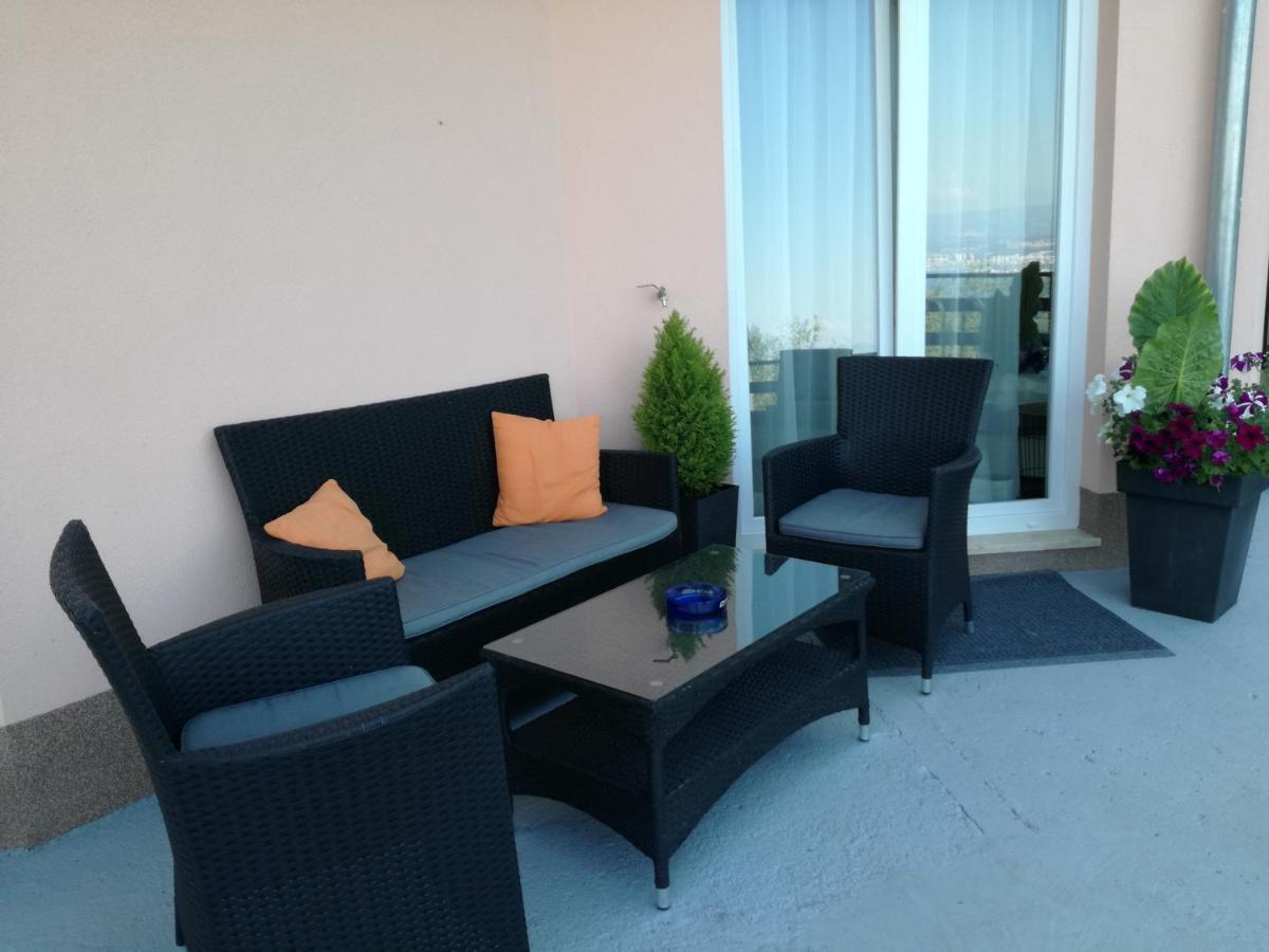 Apartman Mimi Ловран Екстериор снимка