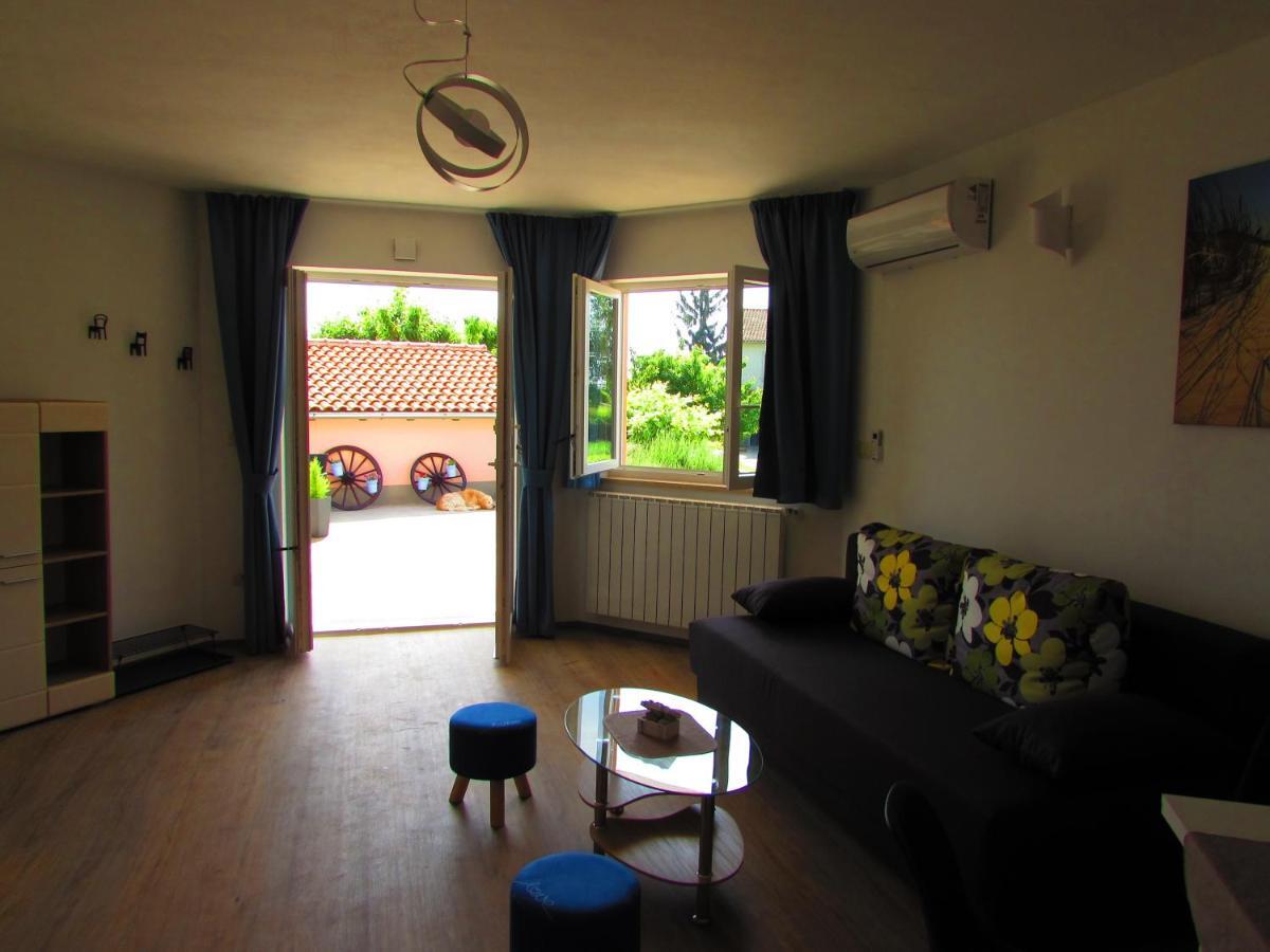 Apartman Mimi Ловран Екстериор снимка